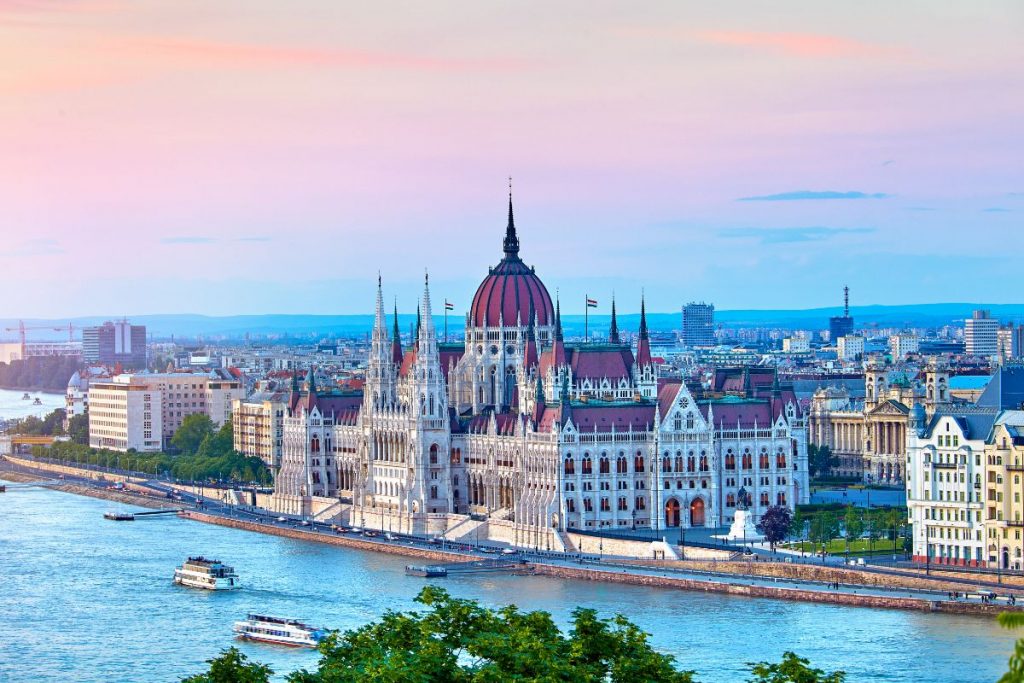 What are the rules for managing apartments in Budapest ?